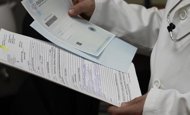 Прощай, бесплатная медицина? Страховщики предложат гражданам заплатить сверх ОМС - «Медицина»