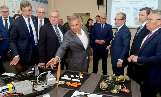 Минниханов Гильмутдинову: «Питерский Политех реализует свои разработки, а ты сказки рассказываешь» - «Образование»