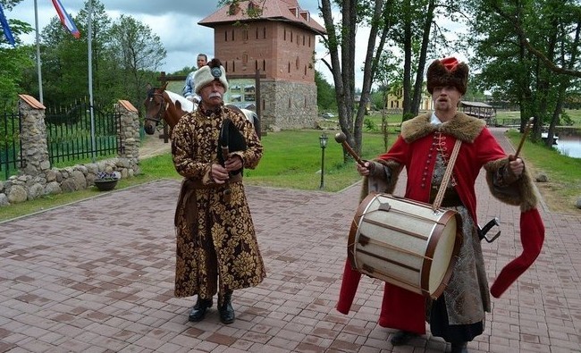Ребрендинг страны картофельных полей: Беларусь рыцарей, замков и прекрасных дам - «История»