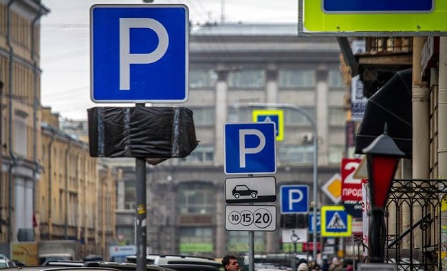 «Платные парковки убивают двух зайцев». В Ижевске создадут 3 500 мест для паркинга - «Инфраструктура»