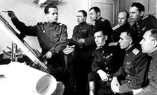Человек и автомат. Ижевск вспоминает легендарного Калашникова - «История»