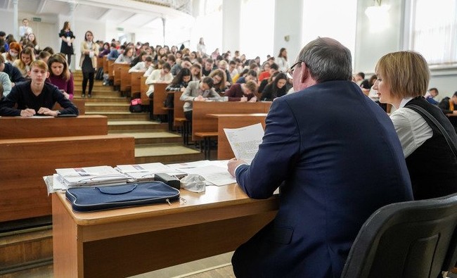 «Диктор» Гилазов о творчестве Толстого: в КФУ написали английский диктант - «Образование»