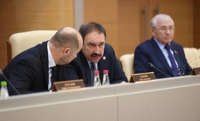 Асгат Сафаров: «По Баумана иду — там 10% вывесок на татарском языке» - «Образование»
