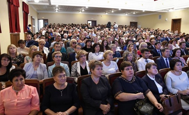 «Растут над собой»: элитные школы Казани тасуют колоды кадров и увеличивают их доходы - «Образование»