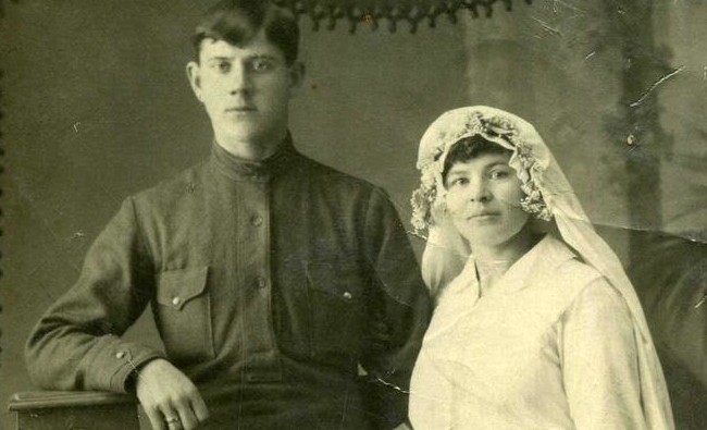 Фотомарафон «100-летие ТАССР»: жених и невеста в свадебных костюмах, 1920 год - «История»