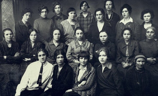 Фотомарафон «100-летие ТАССР»: группа сотрудниц ТатЦИКа и СНК АТССР 8 марта 1929 года - «История»