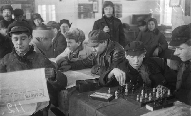 Фотомарафон «100-летие ТАССР»: в ленинском уголке текстильной фабрики им. Ленина, 1926 год - «История»