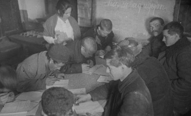 Фотомарафон «100-летие ТАССР»: Занятие в классе по ликбезу, 1927 год - «История»