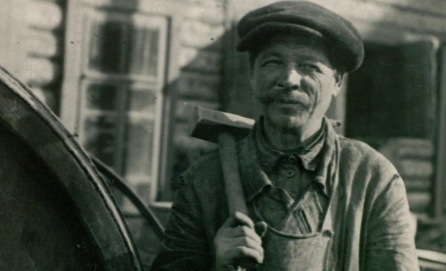 Фотомарафон «100-летие ТАССР»: Горячев, бригадир бондарного цеха завода «Красный Восток», 1932 год - «История»