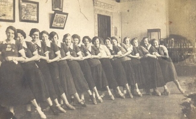 Фотомарафон «100-летие ТАССР»: студентки КИИКСа на репетиции, 1 мая 1934 года - «История»