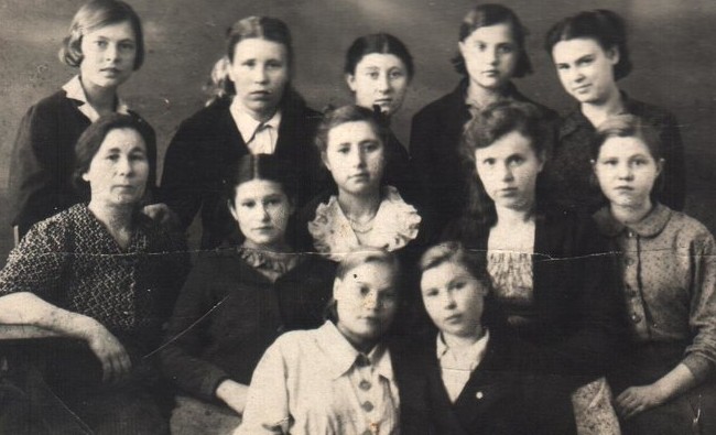 Фотомарафон «100-летие ТАССР»: работницы ОТК часового завода. Чистополь, 1943 год - «История»