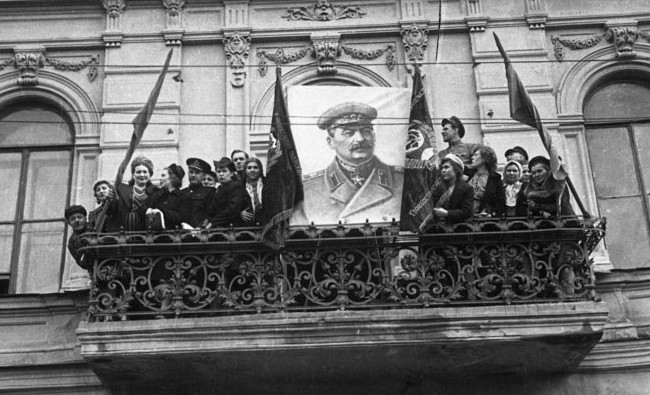 Фотомарафон «100-летие ТАССР»: 9 мая 1945 года на улице Баумана - «История»