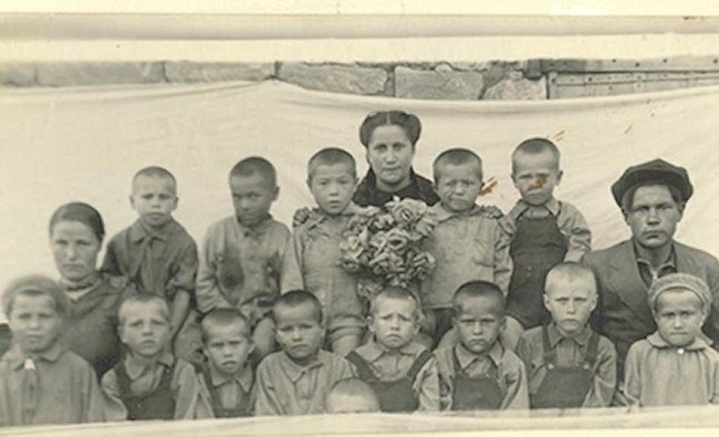 Фотомарафон «100-летие ТАССР»: первые сироты, принятые в детдом села Сарабиккулово, 1945 год - «История»