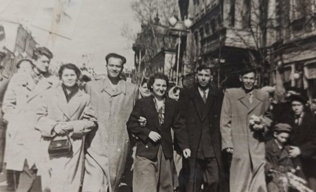 Фотомарафон «100-летие ТАССР»: работники КМПО на демонстрации 1 мая 1955 года - «История»