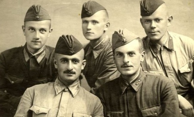 Фотомарафон «100-летие ТАССР»: студенты 5-го курса КИИКСа, призванные в армию в 1941 году - «История»