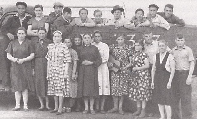 Фотомарафон «100-летие ТАССР»: группа первых строителей Нурлатского сахарного завода, 1959 год - «История»