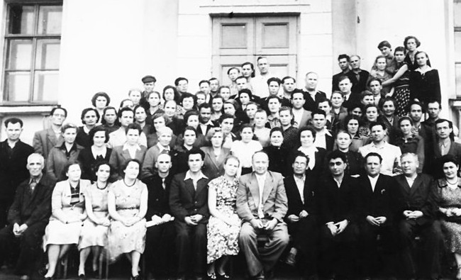 Фотомарафон «100-летие ТАССР»: коллектив объединения «Татнефть» во главе с В.Д. Шашиным, 1957 год - «История»