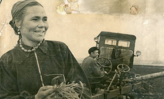 Фотомарафон «100-летие ТАССР»: Мугалинур Гараева, трактористка колхоза «Гигант», 1950-е - «История»