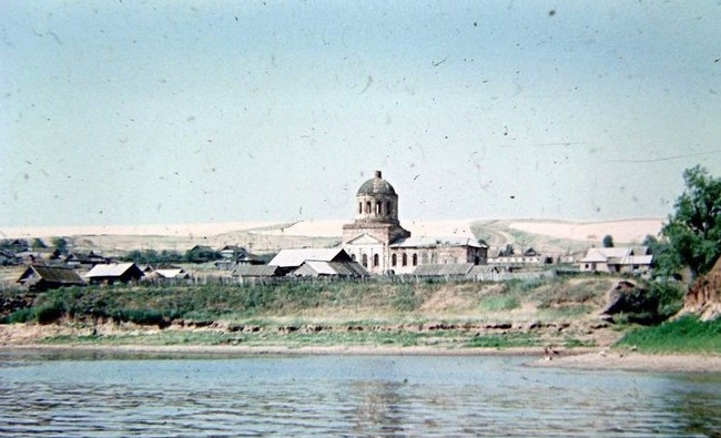 Фотомарафон «100-летие ТАССР»: Никольская церковь в селе Бережные Челны, вид с Камы. 1950-е годы - «История»