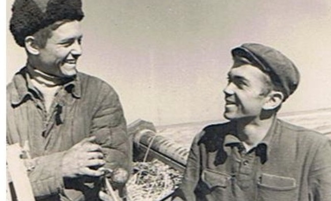 Фотомарафон «100-летие ТАССР»: тракторист Г.П. Гигель на целине, вторая половина 1950-х - «История»
