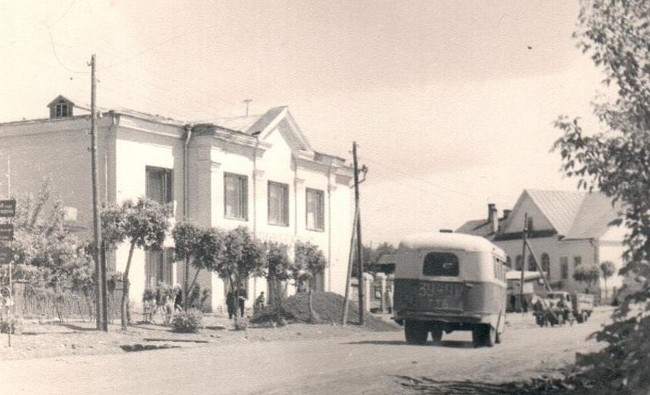 Фотомарафон «100-летие ТАССР»: здание магазина «Детский мир» в Кукморе, 1950-е годы - «История»