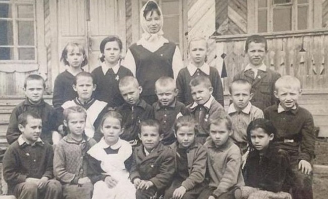Фотомарафон «100-летие ТАССР»: класс Рустама Минниханова в школе в Сабинском лесхозе, 1960-е - «История»