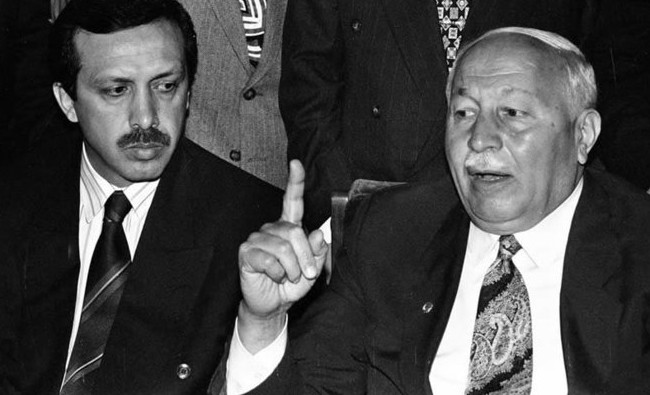 «Их нравы»: Неджметтин Эрбакан и лихие 1990-е - «История»