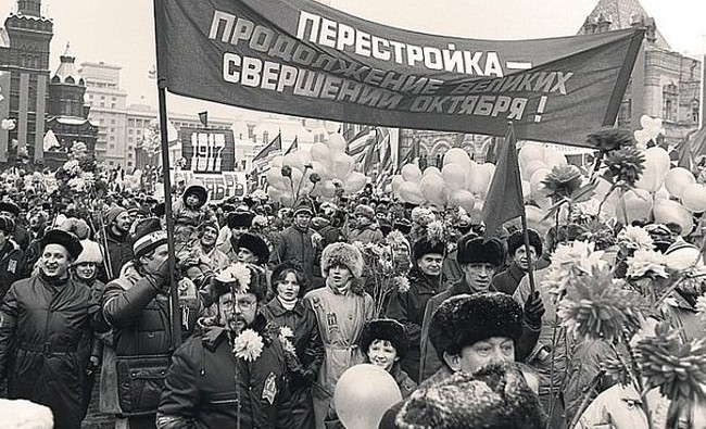 Экс-секретарь ЦК ВЛКСМ: «На Украине продолжается то, что мы мечтали осуществить в перестройку» - «История»