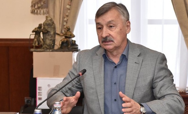 Рафаэль Хакимов: «Теперь внутренней политикой занимаются 38 человек. Это очень неэффективно» - «История»