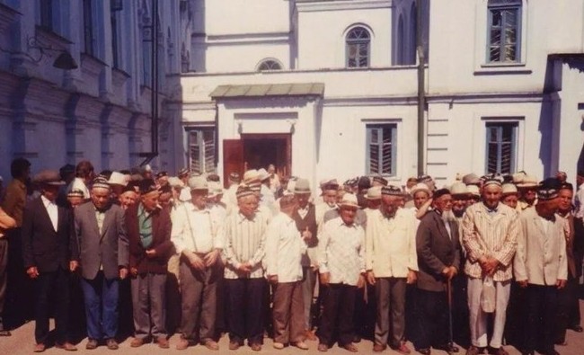 Фотомарафон «100-летие ТАССР»: на похоронах в мечети «Марджани», 1988 год - «История»