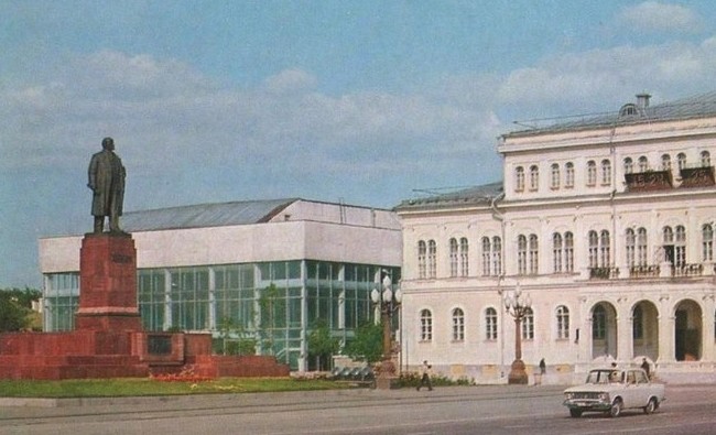 Фотомарафон «100-летие ТАССР»: памятник Ленину на площади Свободы, 1970-е - «История»
