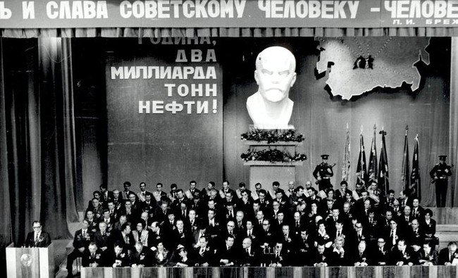 Фотомарафон «100-летие ТАССР»: празднование добычи 2-миллиардной тонны нефти, Альметьевск, 1981 год - «История»