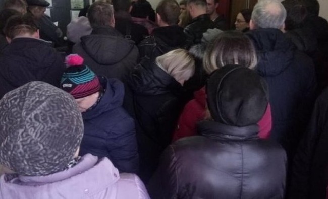 «Очередь аж на улице стоит»: судебные приставы устроили «квест» для должников и взыскателей - «Происшествия»