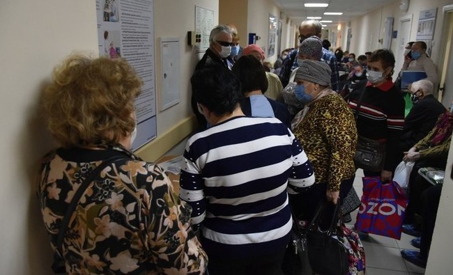 Плановые пациенты устроили новую волну многочасовых очередей в клиниках - «Медицина»