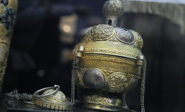 Одежды для священников и икон: как митрополит Кирилл открыл «Православную ризницу» - «Культура»