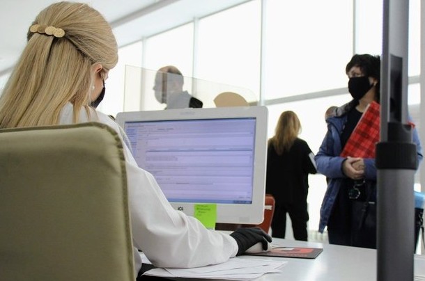 В татарстанских МФЦ предложили выдавать посылки и уходить от «бумаги» - «Инфраструктура»