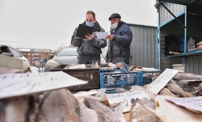 «Рыбный день»: как пресекают нелегальную торговлю на «стихийных» рынках Казани - «Инфраструктура»