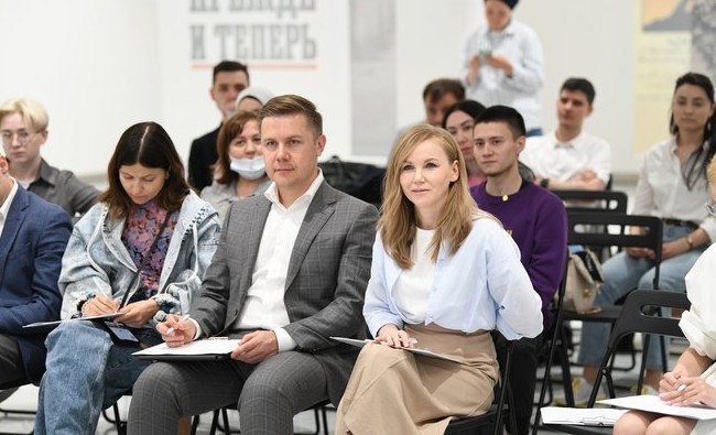 Школа дубляжа, онлайн-игры или разговорный клуб — кому достанется приз «Үз телем»? - «Культура»