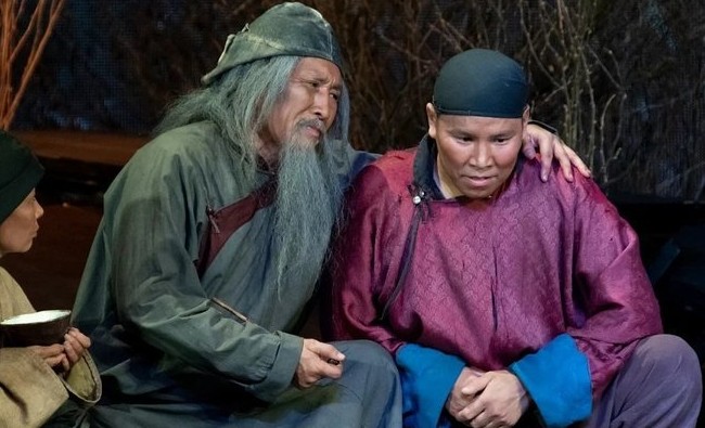 Олонхо во всей красе, голодающие куклы и полезная наука «Папамамалогия» - «Культура»