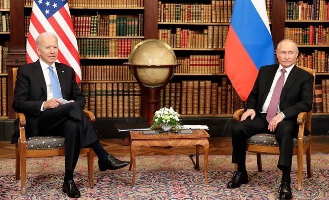 Путин об отношениях с США: «Не может быть семейного доверия, но зарницы его промелькнули» - «Власть»