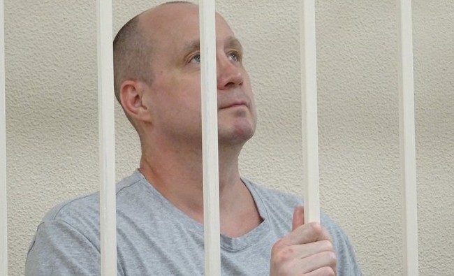 Спросили за Hennessy и лосьон «На бруньках»: глава подпольной алкоимперии добегался до суда - «Власть»