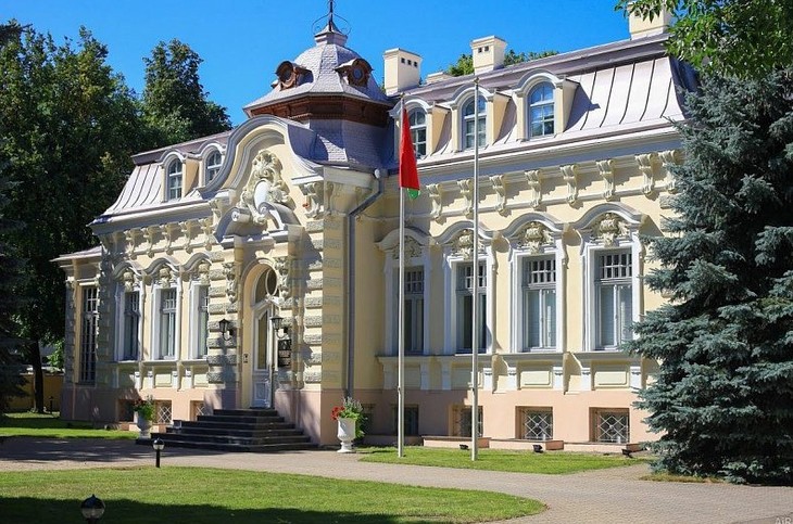 Дворец для "президента": Тихановская положила глаз на здание посольства Беларуси в Литве - «Недвижимость»