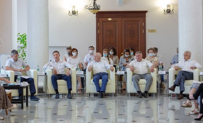 «Важно добывать нефть, но и людей поддерживать тоже очень важно» - «Инфраструктура»