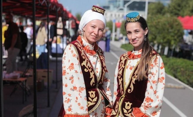 Татарские казаки, самарские кубики, советские монеты: как прошел фестиваль «Печән базары» - «Культура»