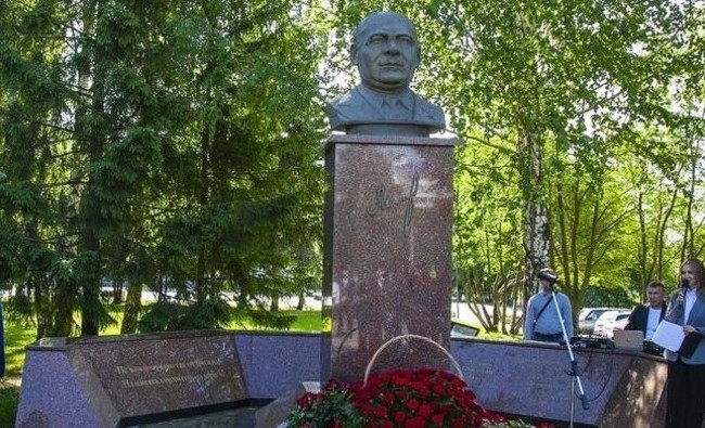 День в истории: памятник основоположнику Нижнекамска, блокада Ленинграда и казнь Фучика - «История»