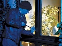 Как защитить квартиру от воров на время отпуска? - «Дайджест»