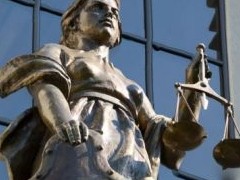 Верховный суд РФ разберется с критериями изъятия единственного жилья у банкротов - «Дайджест»