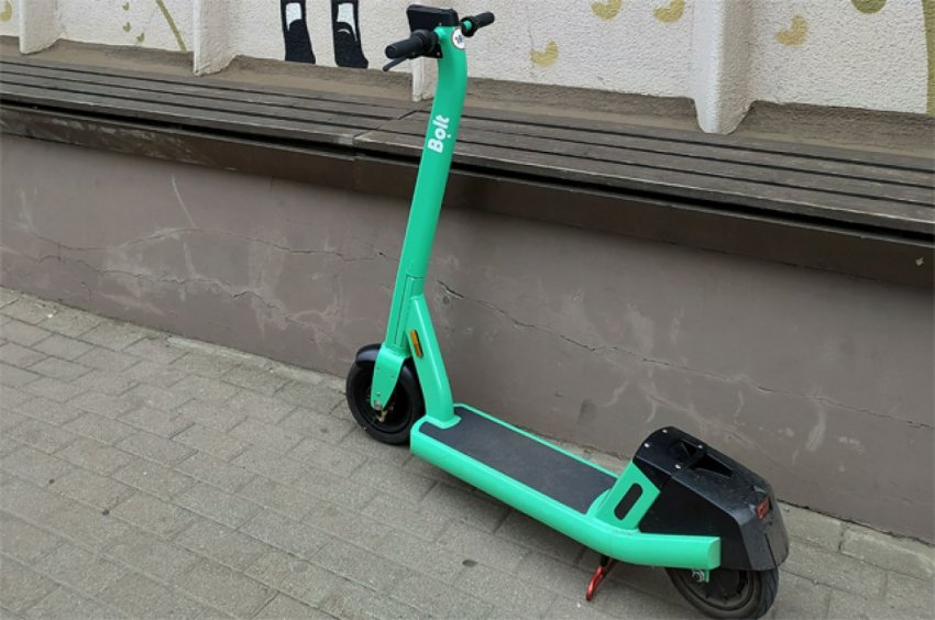 В Уфе автомобиль сбил двух подростков на электросамокате - «Происшествия»