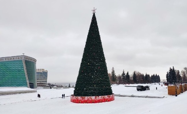Уфа пытается создать каток на набережной, а в Стерлитамаке — скандал из-за переноса елки - «Инфраструктура»