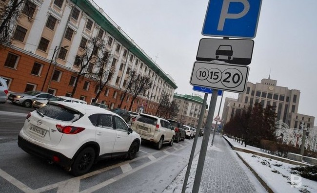 Казанские автовладельцы дождались «пряника» — парковки будут бесплатными и в субботу - «Власть»